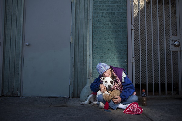 © Norah Levine Photography | Lifelines Project, love-between-homeless-and-pets