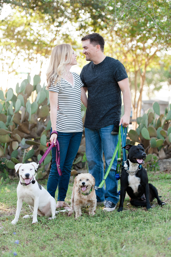 Texas engagement photos with dogs,
