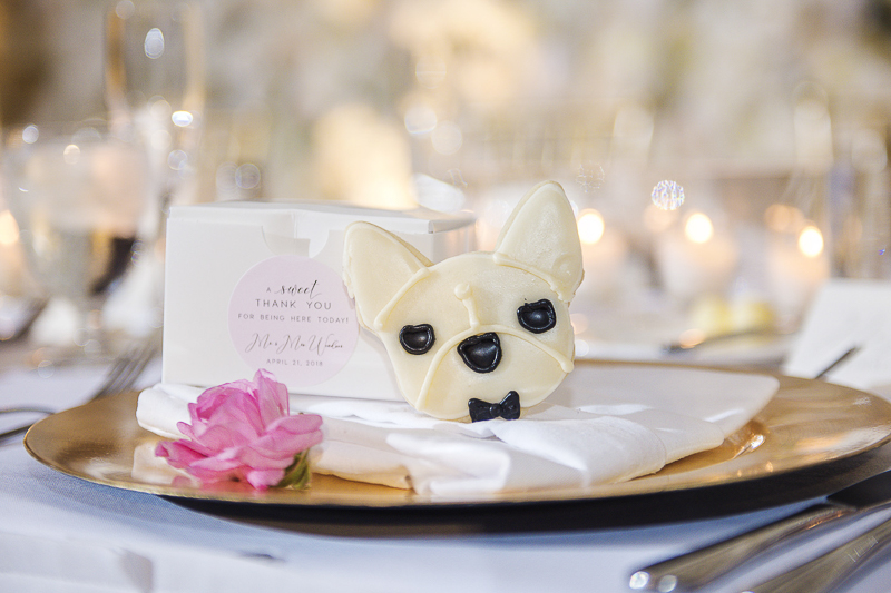 French Bulldog sugar cookie, wedding favor, ©epagaFoto | creative ways to include dog in wedding