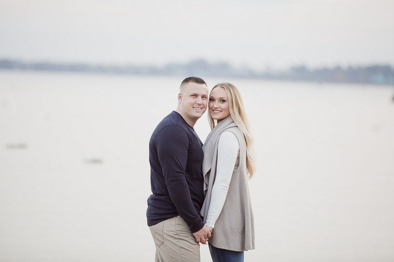 fall engagement photos at the beach, Perth Amboy, NJ, US | ©Meely Photography