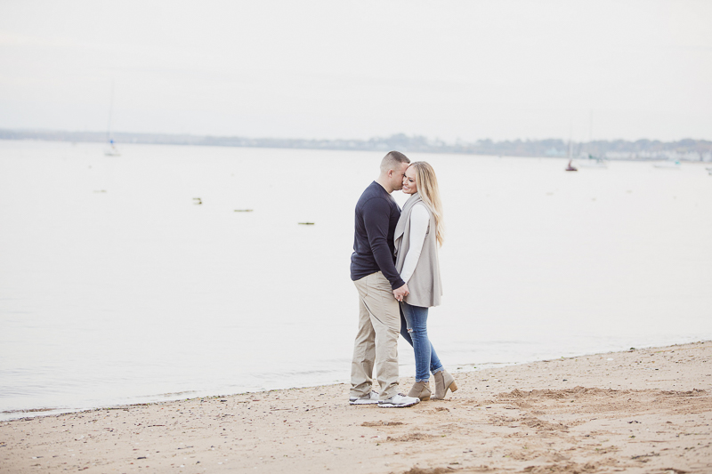 romantic beach engagement pictures | ©Meely Photography 