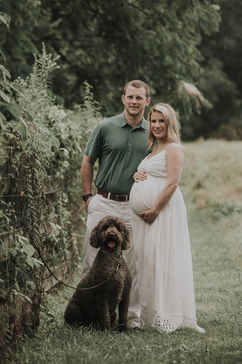 Labradoodle, family photos, ©Kelli Wilke Photography | dog-friendly maternity session