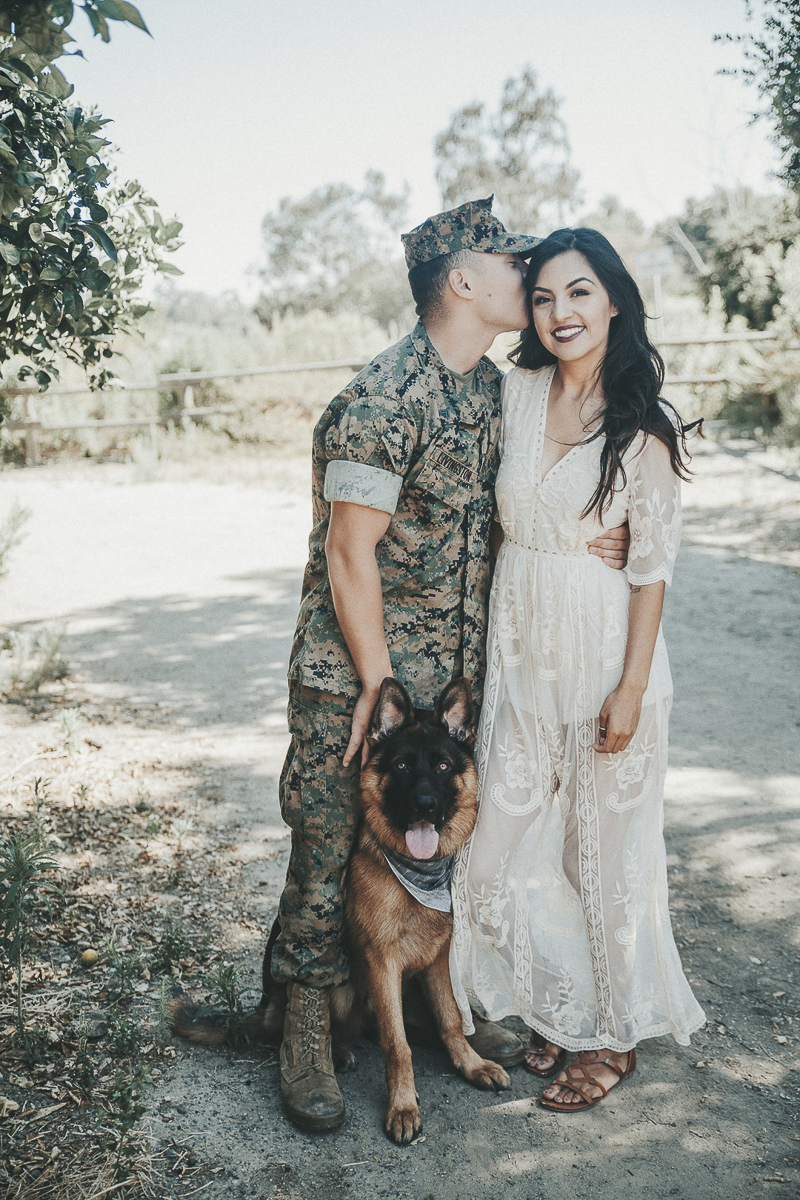 ©Wanderlust Photography | dog-friendly family portraits for military families