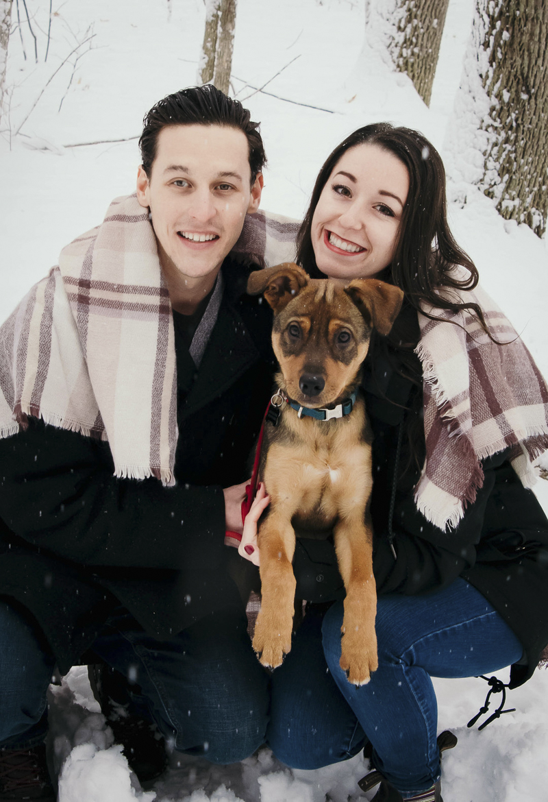 winter fun family pictures with puppy | ©Madison Robertson Photography. Kingston, ON