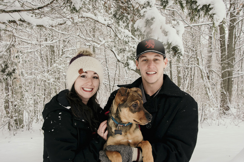 winter family portraits, couple holding puppy | ©Madison Robertson Photography | Kingston, ON, winter family photos with puppy