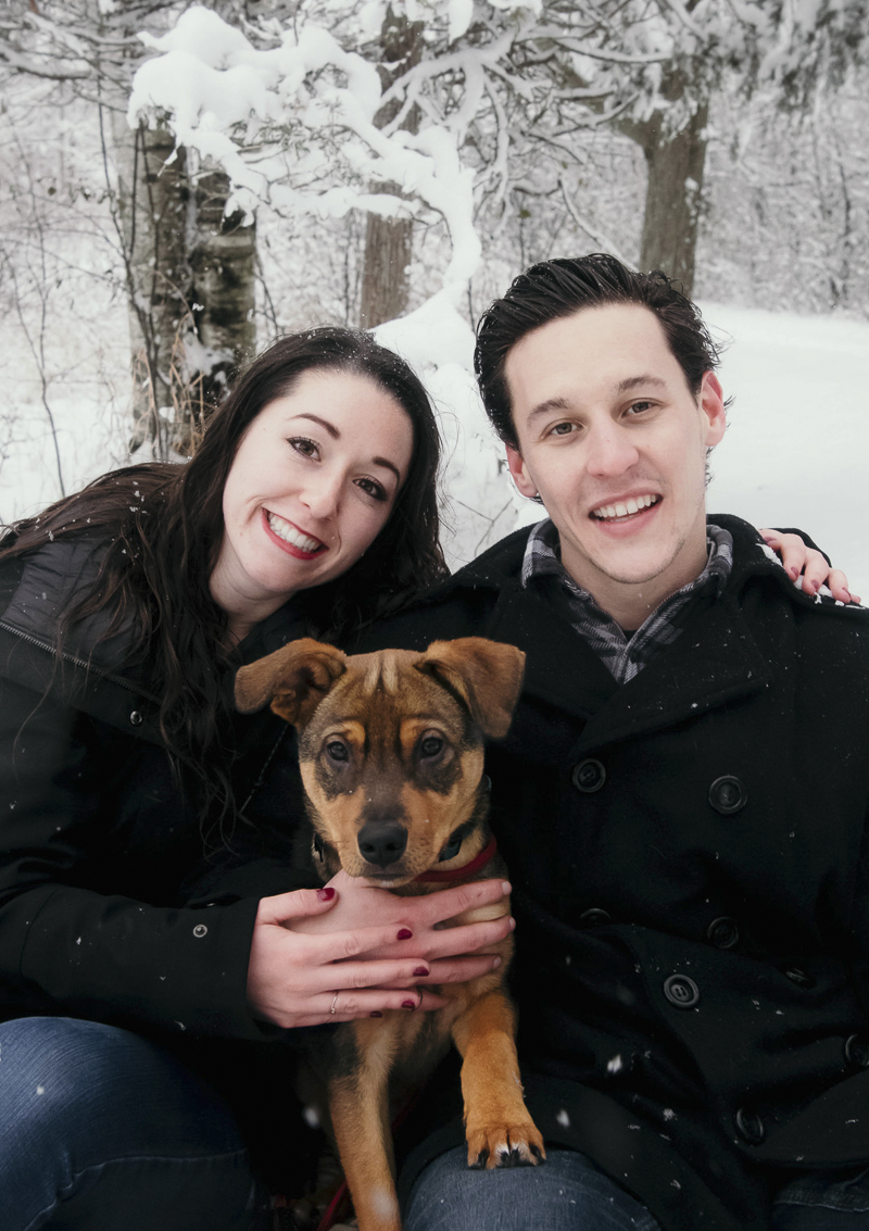 ©Madison Robertson Photography | Kingston, ON, winter family photos with puppy
