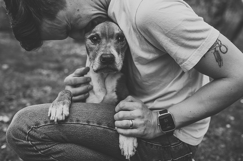 man resting head on dog's head, end of life dog photography, bond between humans and dogs | ©Nicole Maddalone Photography | lifestyle dog and family photography