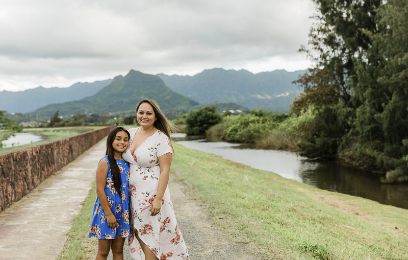 Oahu family portraits, ©Storm Elaine Photography, girl and her mom