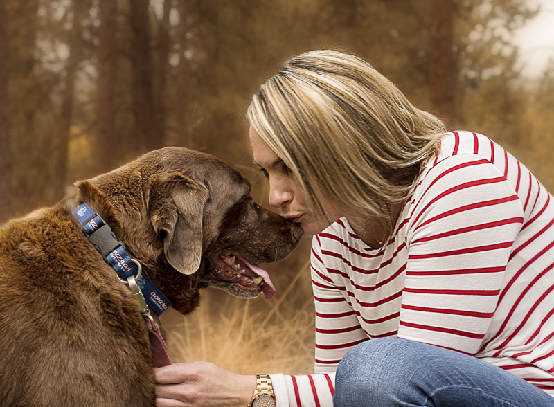 woman kissing Lab on the nose, love between a girl and her dog | ©Noses and Toes Photography