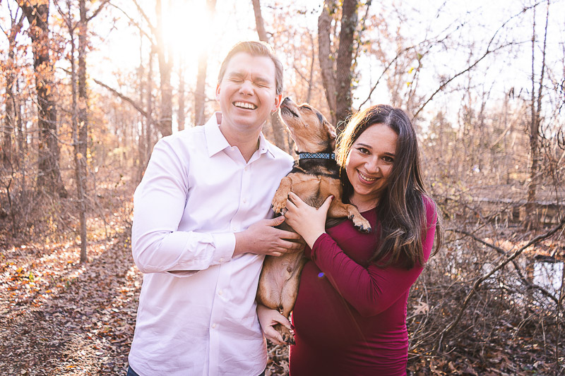 Including dog in a maternity session ideas, dog-friendly maternity session | ©Aim With Mia Photography