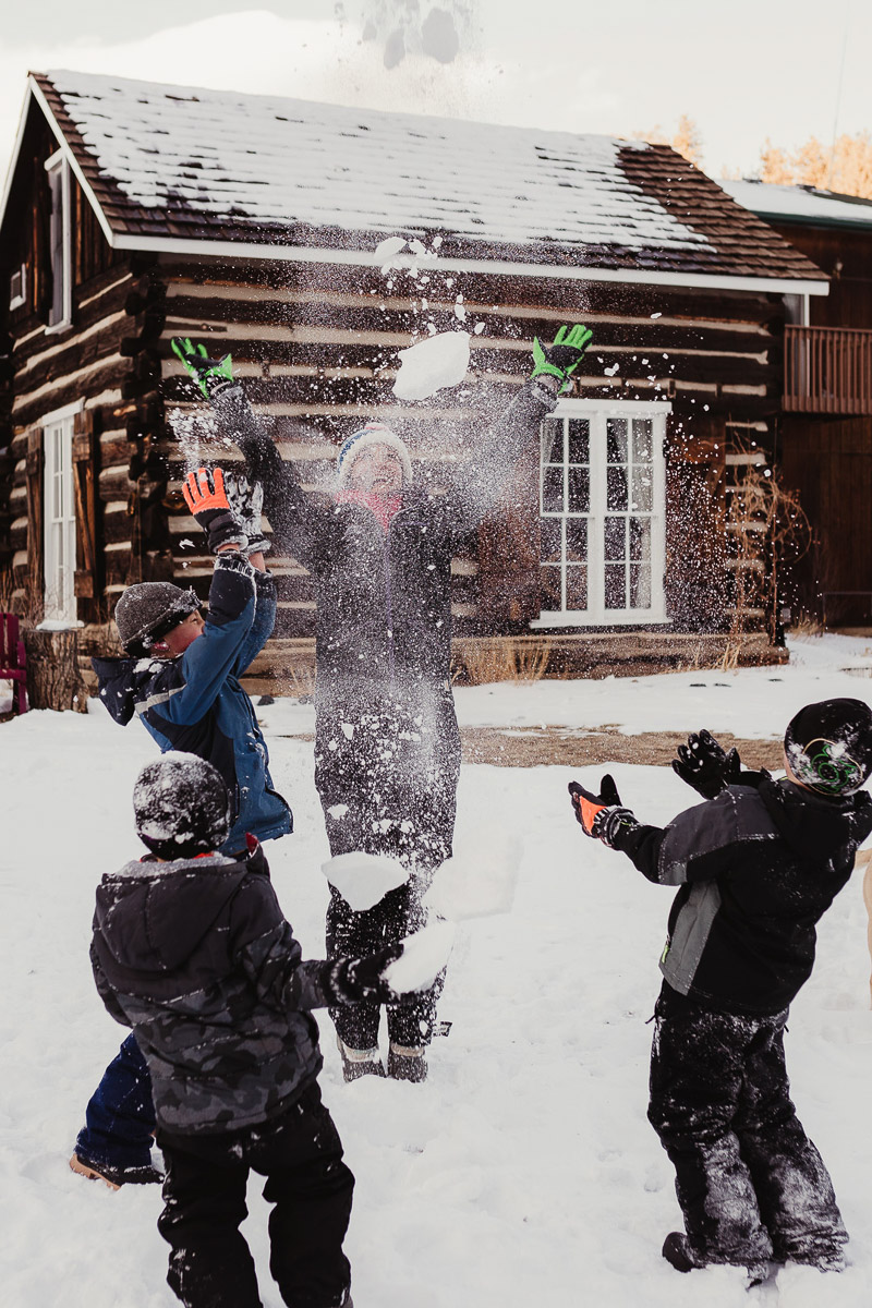 epic snowball fight, winter family fun photos | ©Good Morrow Photography, Arvada. CO