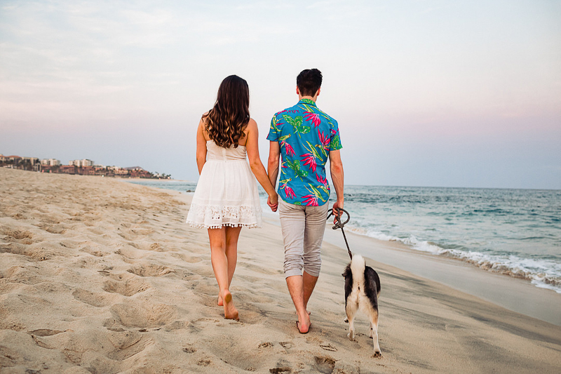 dog-friendly beach engagement session ©Fabi Rosas Photography, Los Cabos, Mexico