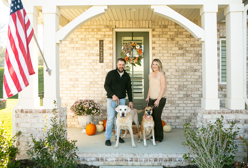 fall family portrait session with Yellow Lab and Boxer mix | ©Mandy Whitley Photography