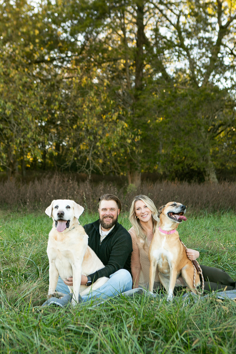 fall dog-friendly family portraits | ©Mandy Whitley Photography