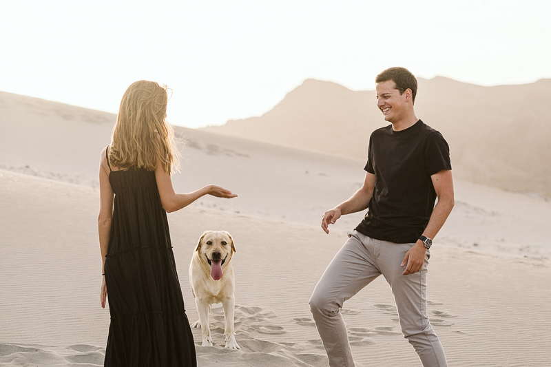 dog-friendly engagement session ideas, desert photography ideas | ©Blancorazon Weddings