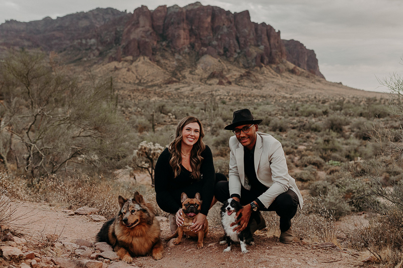 couple and their 3 dogs, Superstition Mountain, surprise proposal | © Suzy Goodrick Photography