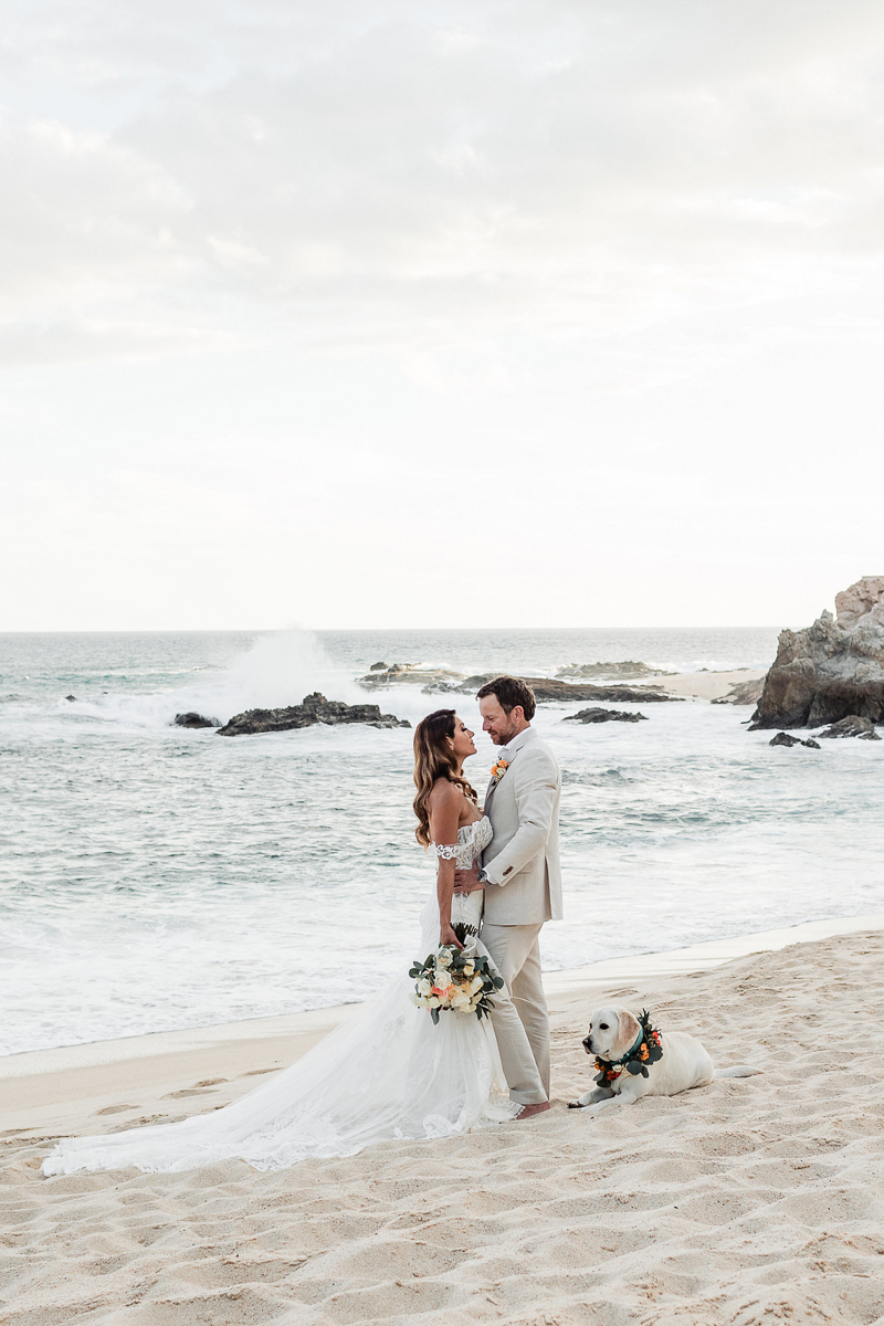 romantic photo of bride, groom with dog on the beach | ©Fabi Rosas Wedding Photography