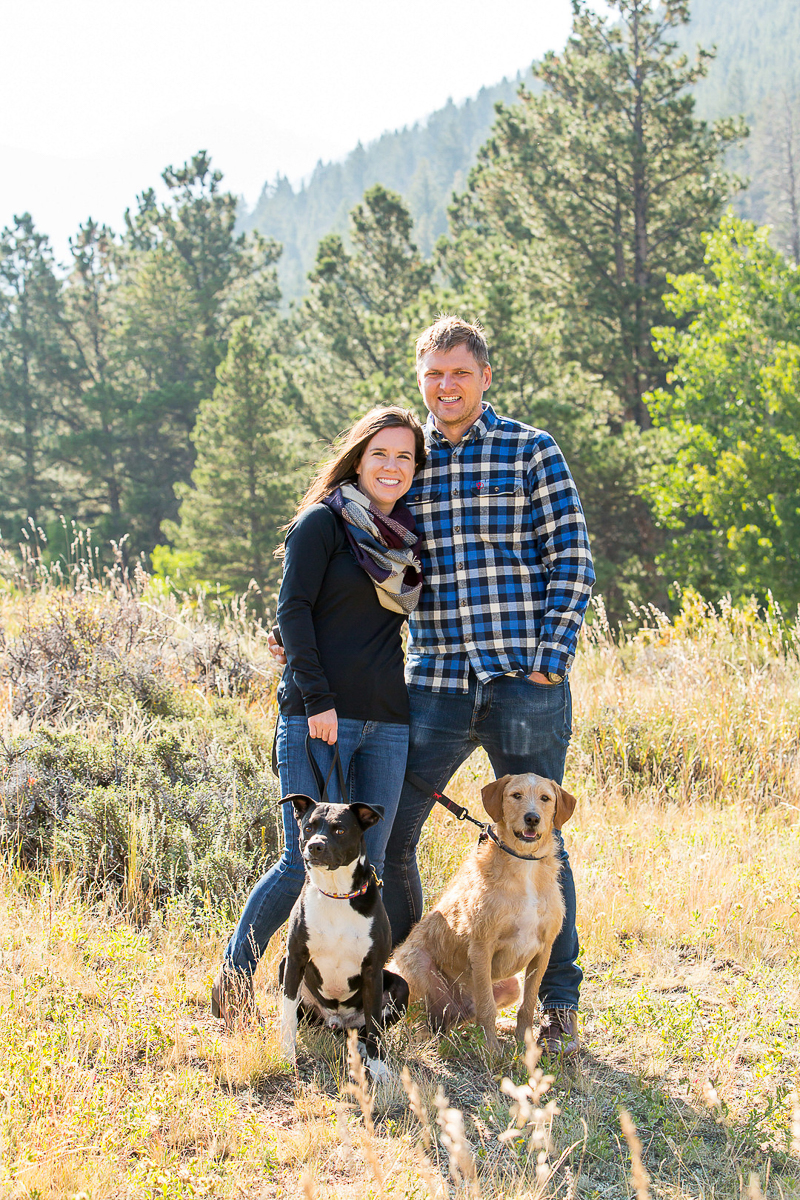 dog-friendly family photos, Estes Park, CO | ©Nichole Emerson Photography