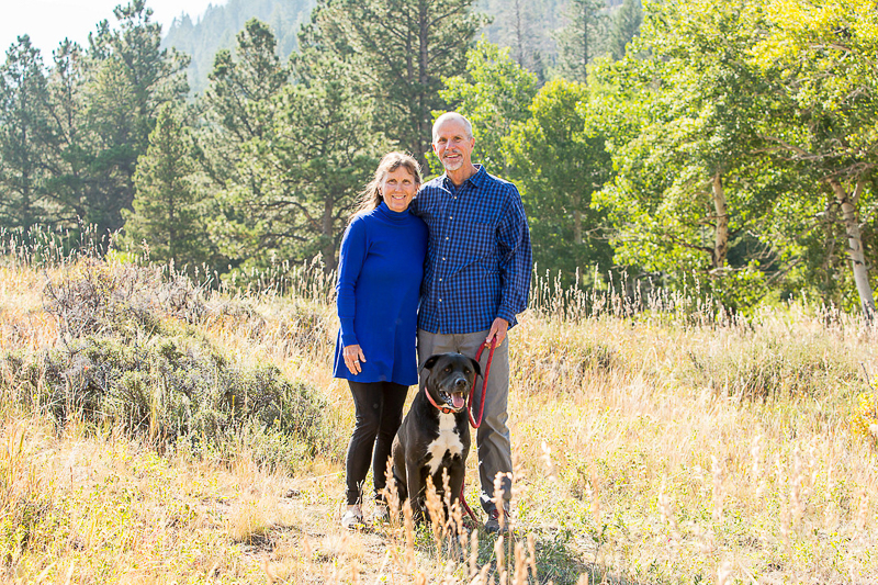 couple celebrating 40th anniversary, dog-friendly family photos, Estes Park, CO | ©Nichole Emerson Photography