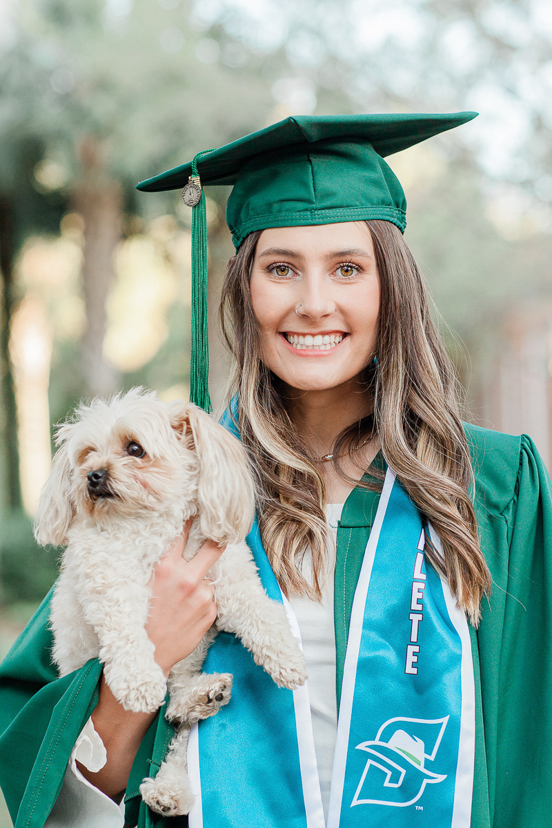 dog-friendly graduation photos | ©Willow & Oak Photography | Deland, FL