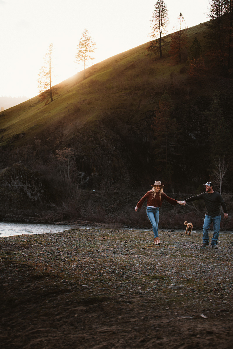 fun dog-friendly engagement session | © Courtney Kammers Photography