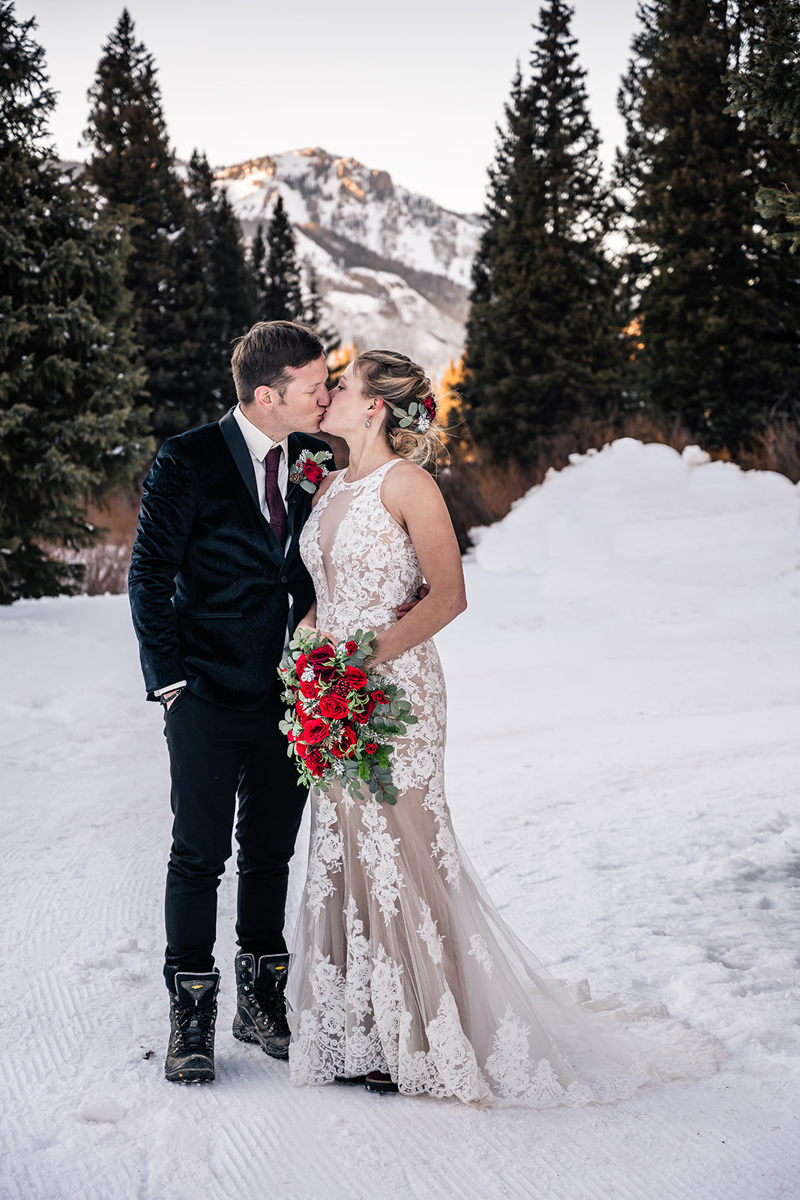bride and groom kissing, snowy elopement in the Rocky Mountains, Telluride, Colorado, ©The Outlovers